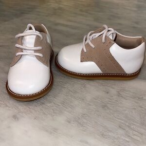 Elephantito tan and white saddle Oxford shoes size 6